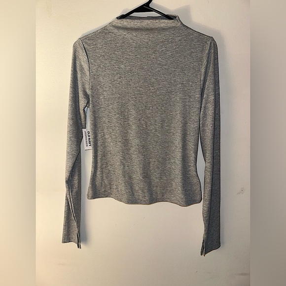 Old Navy Ultralite Go-Dry Long Sleeve Lightweight Top Size small NWT - Picture 1 of 11